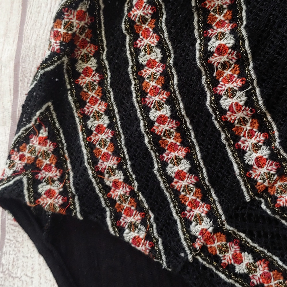LUCKY BRAND TEE WITH LACE AND EMBROIDERY - Picture 7 of 12